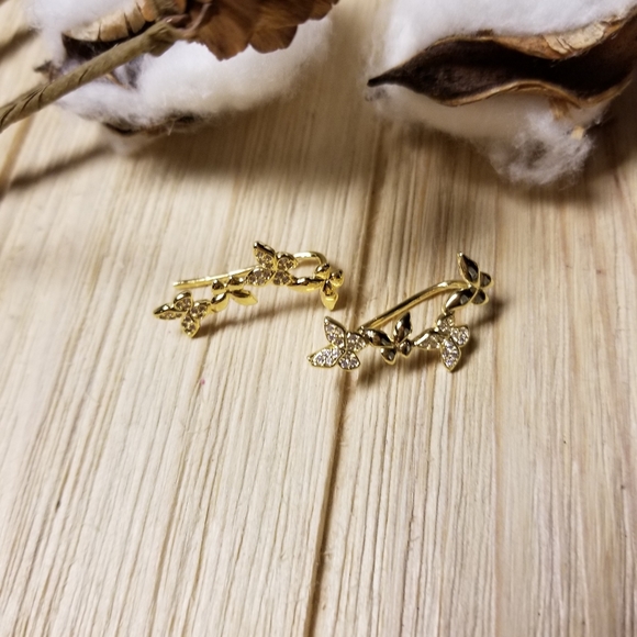 🦋🦋Pretty GOLD Butterfly earring slide🦋🦋 - Picture 4 of 10